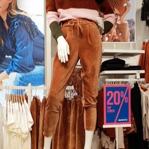 braune Cordhose in der Wintermode 2019 bei den MÜNSTER ARKADEN