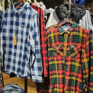 Karierte Hemden von Superdry in der Wintermode 2019 bei den MÜNSTER ARKADEN